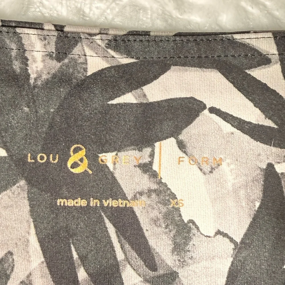 Lou & Grey FORM Printed Leggings XS Black White - Picture 6 of 8